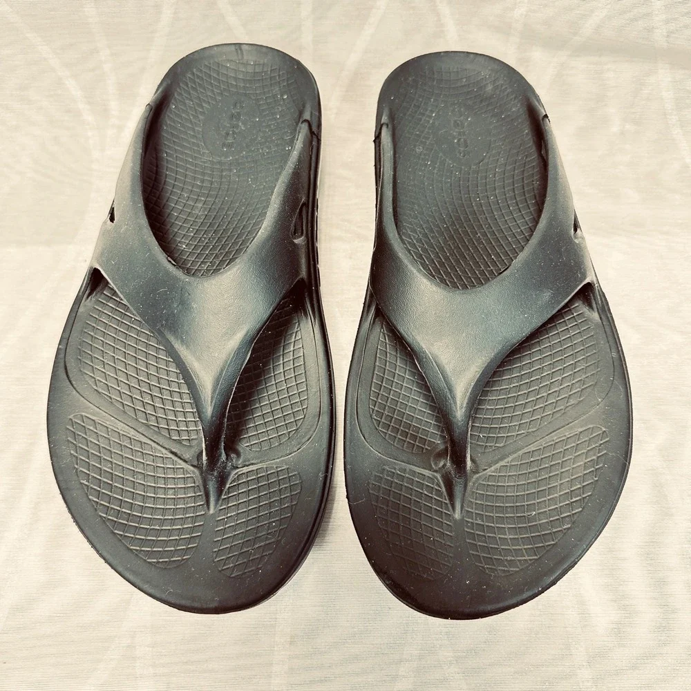 OOFOS OOahh Unisex‎ Black Sandals Recovery Thong Flip Flops Size M9 W11 EU 42
